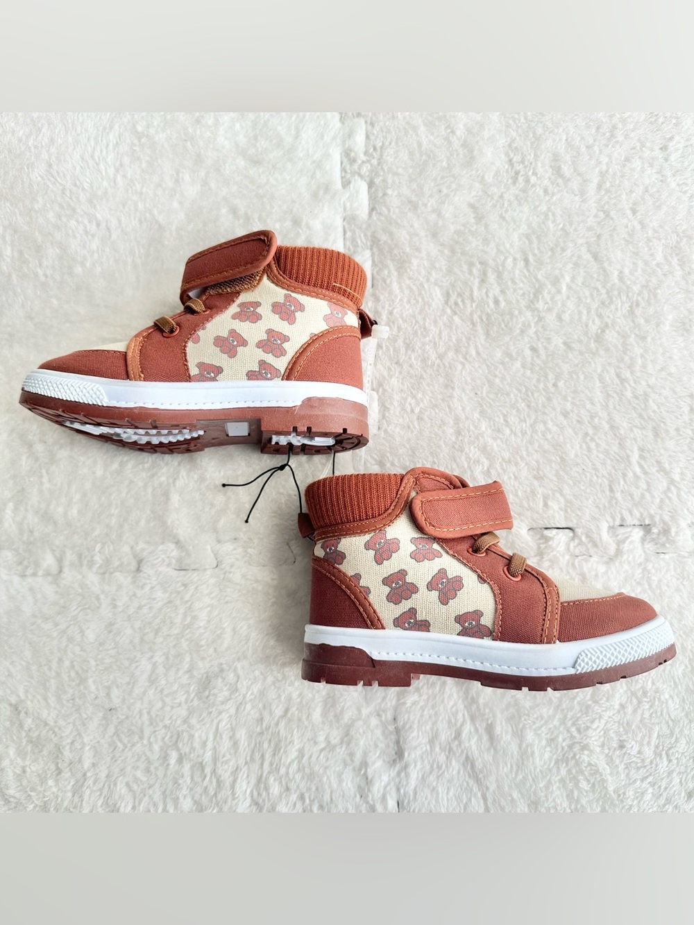 QKitts brown bear boots, size 8 Toddler
